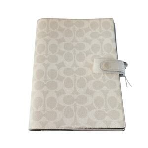 Coach  Notebook In Signature Canvas white / Chalk
